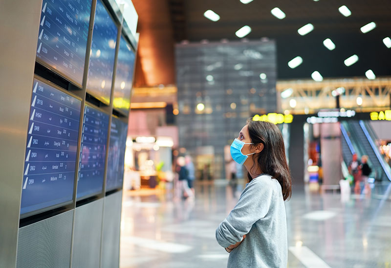 Am Flughafen mit Maske