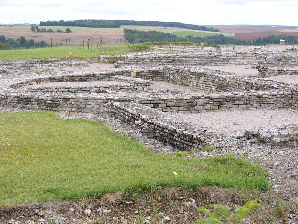 Zahlreiche altertümliche Wohnhäusern wurden bei einer Ausgrabung in Alesia im Burgund gefunden. Das ist nicht untypisch für Frankreich.