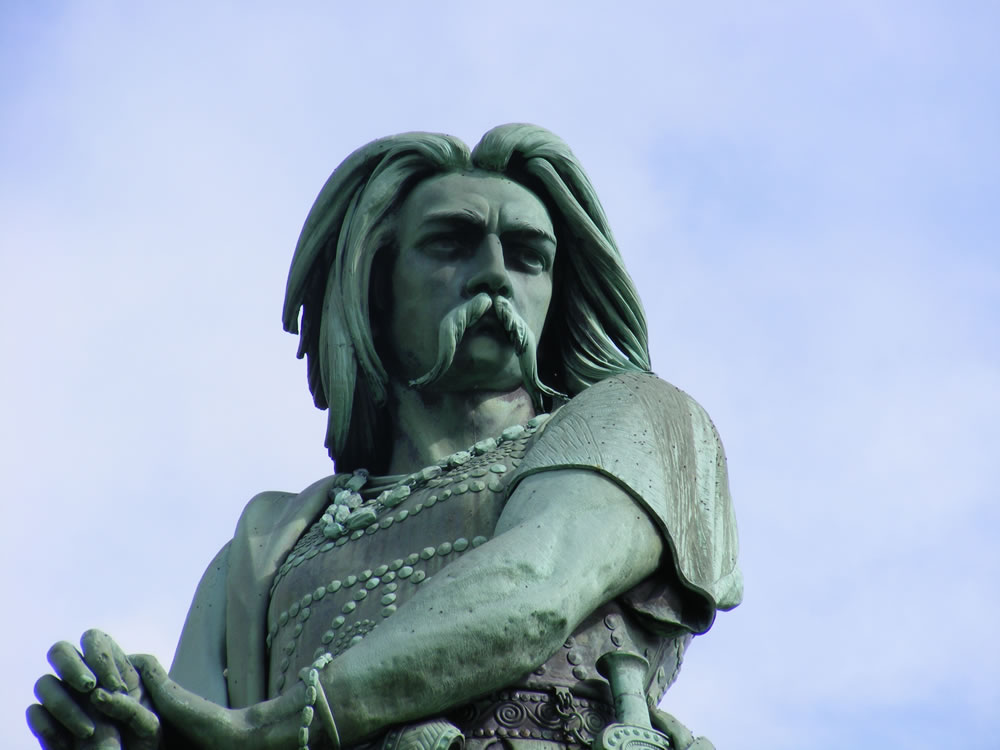 Der legendäre Held des gallischen Krieges Vercingetorix kämpfte gegen Cäsar. Dabei konnte er Cäsar eine bittere Niederlage in Gergovia beibringen