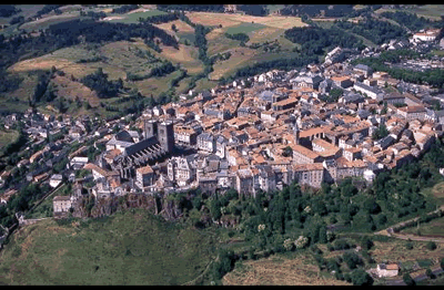 Blick über Saint-Flour, Stadt der Kunst und Geschichte .