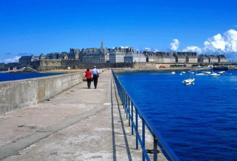 Durch den historischen Stadtkern und ihrer Festungsanlagen ist Saint Malo einer der meistbesuchten Touristenorte Frankreichs.
