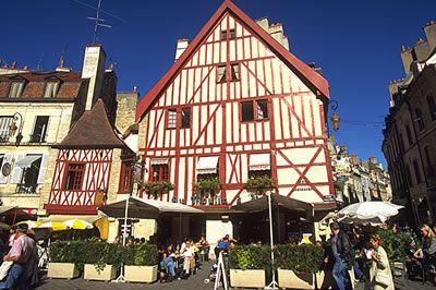 Dijon, die Hauptstadt von Burgund, war schon in historischer Zeit bedingt durch seine verkehrsgünstige Lage ein wichtiger Handelsplatz.