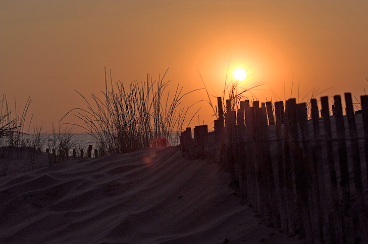 Wunderschöner Sonnenuntergang in der Camargue. Ein ruhiges Plätzchen zum wohlfühlen und entspannen.