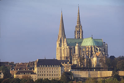 Die Kathedrale von Chartres in Centre ist ein Ort von dem man behauptet dass er die Macht besitze, Menschen zu erleuchten. 