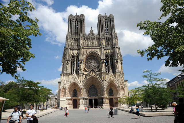 Die Kathedrale Notre-Dame von Reims. 30 Herrscher Frankreichs wurden hier gekrönt. 2011 hat Reims das 800 Jubiläum von der Kathedrale gefeiert. 