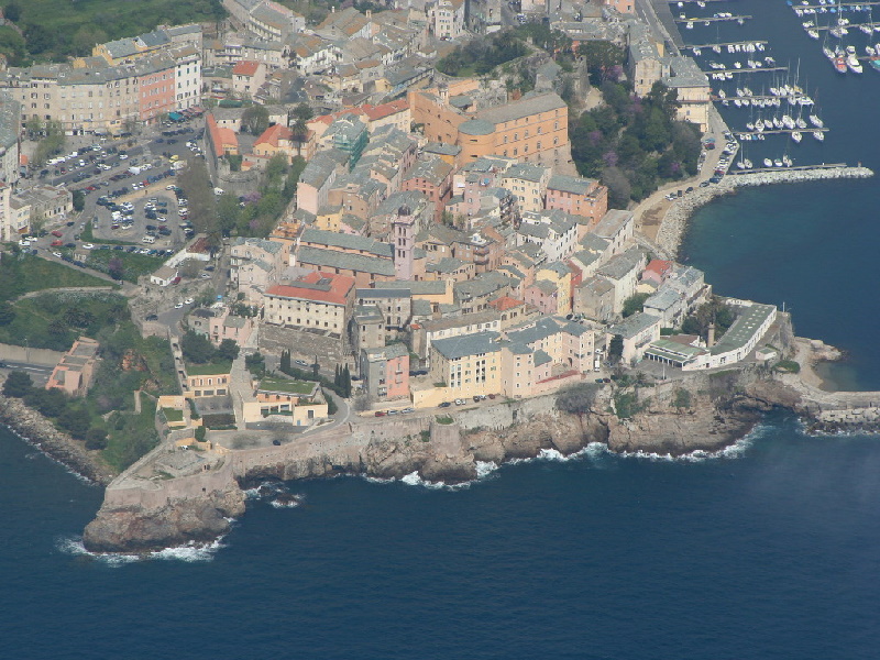 Bastia ist als 'Ville d'Art et d'Histoire' ausgezeichnet. Sehenswert: die Kathedrale Sainte-Marie aus dem 17. Jh. 