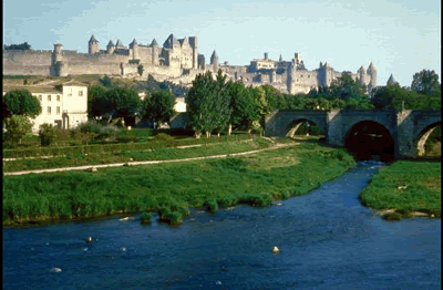 Die Cité von Carcassonne ist eine mittelalterliche Altstadt in Carcassonne in der Region Languedoc-Roussillon umgeben von einer Befestigungsanlage