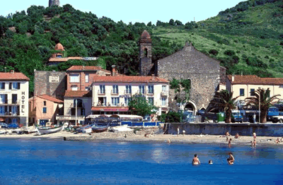 Collioure ist ein idyllischer Ort an der felsigen Küste im Süden von Frankreich, ca. 26km von der spanischen Grenze entfernt.