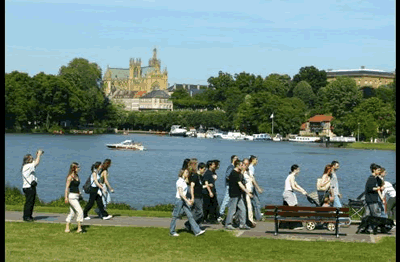 Metz bietet viele Sehenswürdigkeiten und viel Erholung. Unter anderem mehrere Parks zum Ausruhen. Das größte Naherholungsgebiet ist der Parc de la Seille