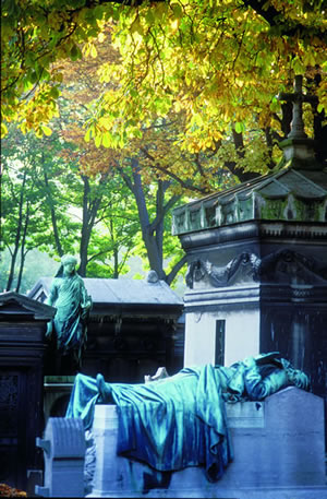 Der Cimetière du Père Lachaise ist der größte Friedhof in Paris und der erste Parkfriedhof der Welt.