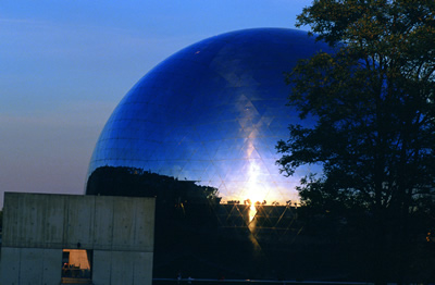 Der Parc de la Villette ist der größte Park in Paris. Zu finden ist der Park im 19. Arrondissement von Paris