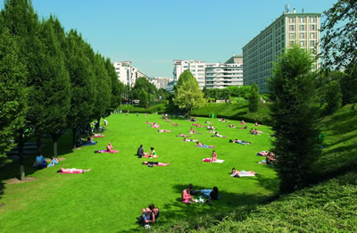 Die Promenade Plantée ist eine Grünfläche auf einer ehemaligen Eisenbahnlinie im 12. Arrondissement von Paris 