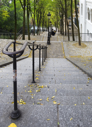 Die berühmten Treppen vom Montmartre, Paris. Der Montmartre ist 130 Meter hoch und ist damit der höchste Hügel in Paris.