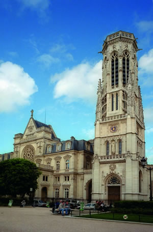 Die Pfarrkirche ist eine bedeutende Kirche in Paris. St-Germain-l’Auxerrois ist kein einheitlicher Bau, sondern stammt aus verschiedenen Epochen