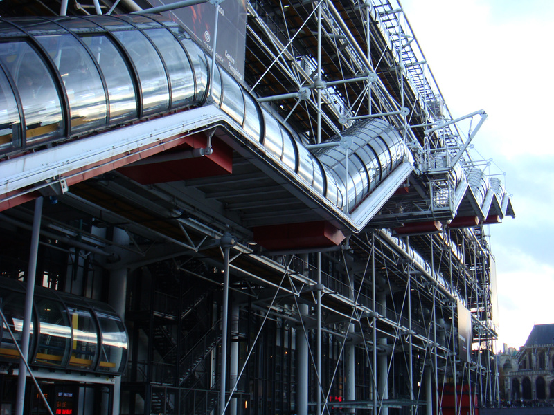 Das Kunst- und Kulturzentrum Centre Pompidou ist weltweit größtes Kulturzentrum und ein Besuchermagneten in Paris, mit 2,5 Mio Besucher jährlich