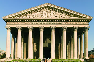 Eine der bedeutendsten Sehenswürdigkeiten in Paris ist die Pfarrkirche La Madeleine. Sie befindet sich im 8. Arrondissement von Paris