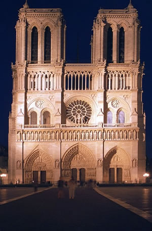 Die Kathedrale Notre-Dame de Paris ist der Sitz des Erzbistums Paris. Die beiden Türme sind 69 Meter hoch.