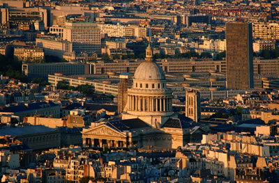 Blick vom Eiffelturm auf das Panthéon. Ruhmeshalle und Grabstätte berühmter französischer Persönlichkeiten.