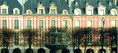 Einer der ältesten Plätze in Paris ist der Place des Vosges und dazu noch einer der schönsten.