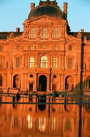 Der Louvre, der ursprünglich ein Königspalast war,  beherbergt bereits seit 1793 ein Museum, das heute international einen hervorragenden Ruf hat.