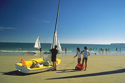 Die Bucht von La Baule ist sehr beliebt und bekannt für seinen schönen Strand. Es ist einer, mit zwölf Kilometern, der längsten Badestrände Europas.