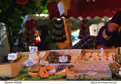 Auf vielen Wochenmärkten in der Provence kann man typische Spezailiäten der Provence direkt vom Erzeuger kaufen. Sehr empfehlenswert!