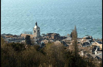 Der Lac Léman ist der zweitgrößte See Mitteleuropas. Der See ist zu 40 Prozent Franzose und zu 60 Prozent Schweizer, daher wird es auch Genfer See genannt.