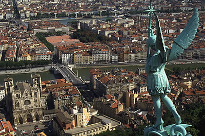 Wunderbarer Panorama Ausblick auf die Stadt Lyon, fernab des öffentlichen Trubels 