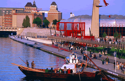 Der Parc de la Villette ist der größte Park von Paris. Der im 19. Arrondissement liegende Park ist ein Mix aus Freizeitpark und kulturellen Institutionen