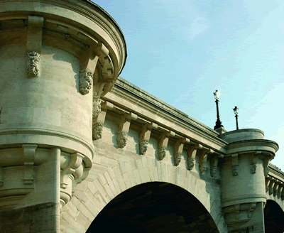 Pont Neuf in Paris war die erste Brücke die die beiden Ufer verband und ist damit die älteste noch erhaltene Brücke über die Seine.