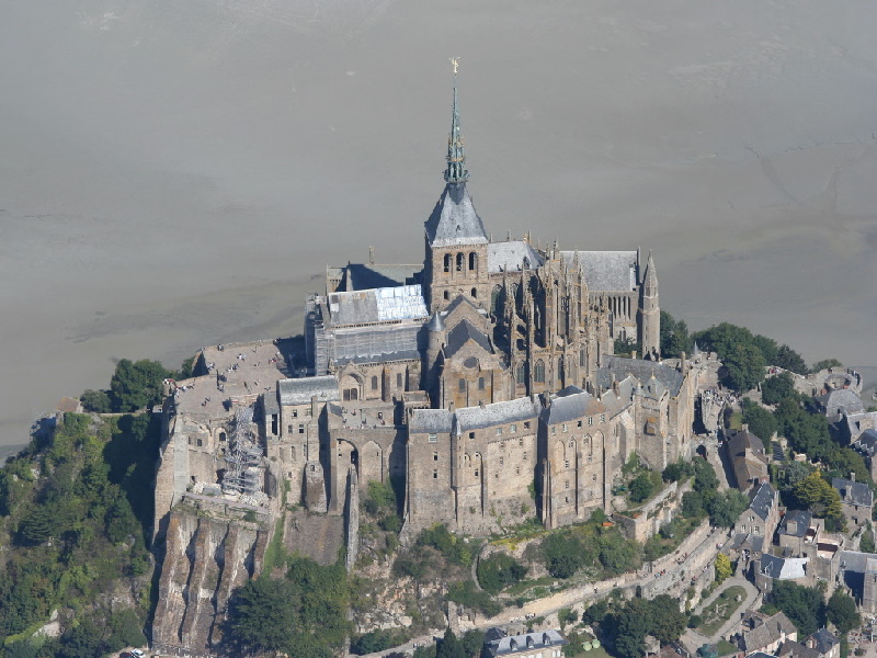 Der Mont Saint-Michel ist Weltkulturerbe der UNESCO und gehört zu den meistbesuchten Sehenswürdigkeiten Frankreichs.