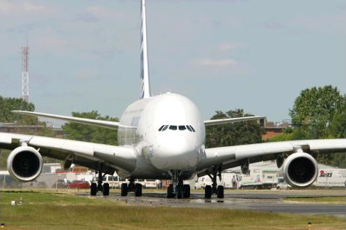 Die Flotte von Air France besitzt den Großraumflieger Airbus A380. Er besitzt eine Reichweite von 15.700 km