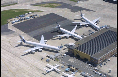 Der internationale Flughafen Toulouse Blagnac befördert etwa 6 Millionen Passagiere im Jahr, der Flughafen ist der sechst größte in Frankreich