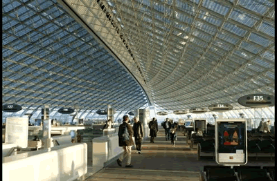 Flughafen Paris Charles-de-Gaulle, durch die Größe des Flughafens ist es nicht immer leicht sich zurecht zu finden. 