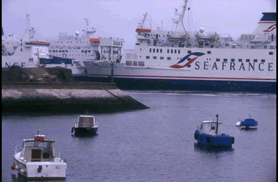 Vom Hafen in Calais kann man von Frankreich nach Großbritannien  mit der Fähre fahren. Auf dem Bild sieht man die Seafrance