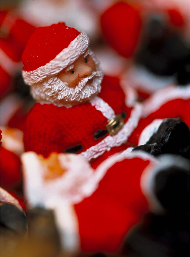 Weihnachtsmänner Deko aus dem Elsass, zu finden sind die kleinen Dekostücke auf einen der vielen Weihnachtsmärkte im Elsass