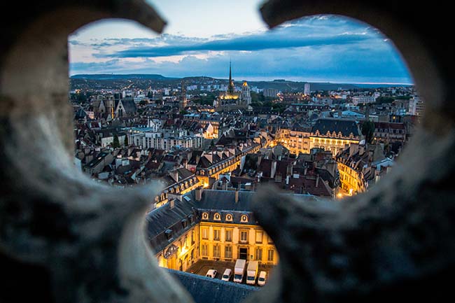 Dijon vom Gipfel des „Tour Philippe le Bon“ des Palastes der Herzöge und der Stände von Burgund aus