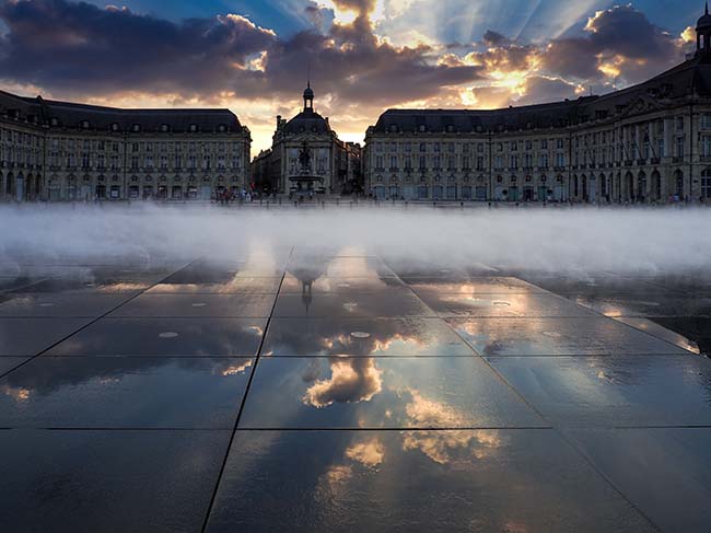 Der Miroir d'Eau an der Place de la Bourse 