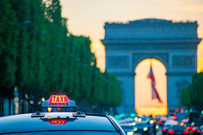 Taxi auf der Champs Élysées