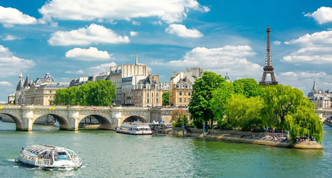 Paris Bootsfahrt auf der Seine mit dem Batobus