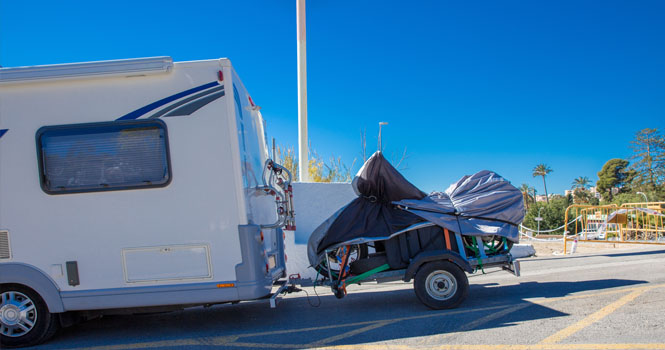 Wohnmobil Anhänger mit Motorrad
