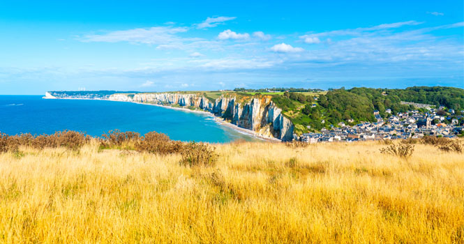 Die wunderschöne Küste der Normandie, Frankreich, im Sommer